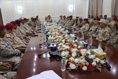 وزير الدفاع يترأس اجتماعًا موسعًا في عدن لمناقشة مستجدات الوضع الأمني والعسكري في حضرموت والمهرة