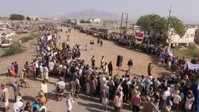 وقفة احتجاجية للتنديد بجرائم الحوثيين في مناطق بتعز والحديدة