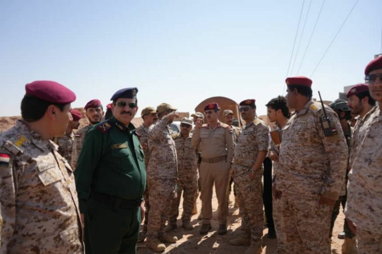 وزيرا الدفاع والداخلية يطلعان على الجاهزية القتالية و الأمنية في منفذ الوديعة وترتيبات تفويج الحجاج
