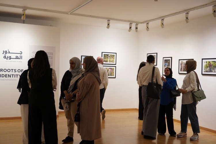 يحمل عنوان &quot;جذور الهوية&quot;.. البعثة الأوروبية تدشن معرض فوتوغرافي لأربعة مصورين يمنيين في عمّان