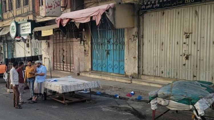 إضراب شامل للمحال التجارية بشارع التحرير في مدينة تعز