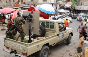 مقتل جندي باشتباكات بين العمالقة والحزام الأمني في عدن