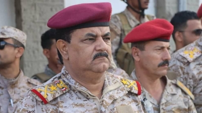 تعز.. نجاة وزير الدفاع من هجوم للحوثيين وسقوط قتلى وجرحى