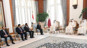 الرئيس العليمي وأمير دولة قطر يعقدان لقاءً موسعًا في الدوحة