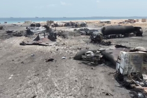 الحكومة تدعو عمال ميناء رأس عيسى للتوقف عن العمل ورفض ضغوط الحوثيين