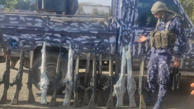 شرطة تعز تعلن ضبط شحنة أسلحة مهربة للحوثيين