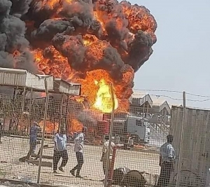 اندلاع حريق هائل في مصافي النفط بالعاصمة المؤقتة عدن