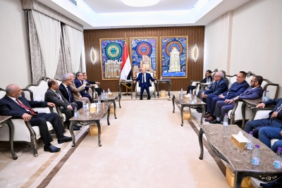 العليمي: ما يزال أمام الحكومة والبنك المركزي عمل كبير لتخفيف الأعباء على المواطنين في كافة المحافظات
