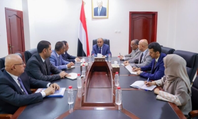 رئيس الوزراء بن بريك يوجه بوضع خطة عاجلة لتطوير قطاع الاتصالات والإنترنت
