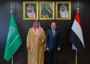 رئيس الوزراء يبحث مع السفير "آل جابر" تدخلات البرنامج السعودي في اليمن