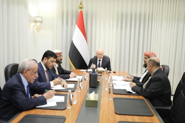 مجلس القيادة الرئاسي يعلن دعمه الكامل للحكومة ويتوعد كل من يسعى لتعطيل مؤسسات الدولة