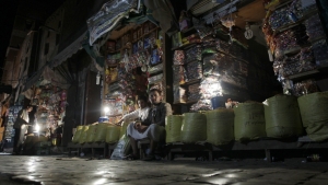 عتمة اليمن: أزمة كهرباء وسط حرارة مرتفعة وإمدادات ضعيفة