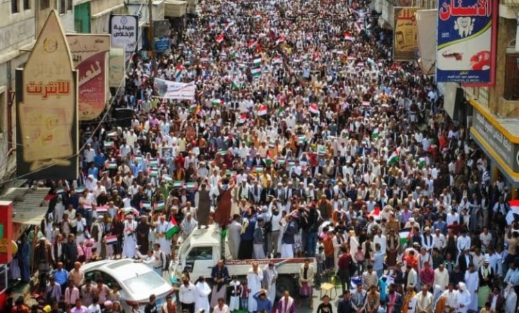مظاهرات حاشدة في تعز ومأرب تضامنا مع الشعب الفلسطيني