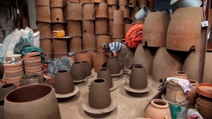 صناعة الفخار في اليمن..  مهنة الحرفيين العابرة للسنين