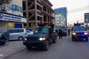 البنك المركزي بعدن يضرب بيد من حديد ويغلق 53 شركة ومنشأة صرافة خلال أسبوعين