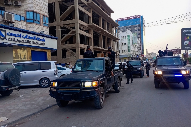 البنك المركزي بعدن يضرب بيد من حديد ويغلق 53 شركة ومنشأة صرافة خلال أسبوعين