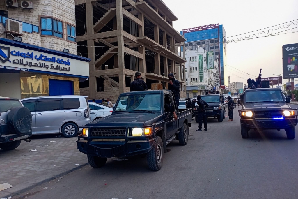 البنك المركزي بعدن يضرب بيد من حديد ويغلق 53 شركة ومنشأة صرافة خلال أسبوعين