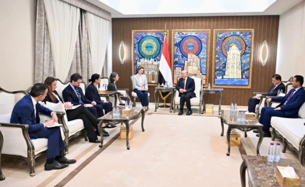 العليمي يجدد رفضه لأي تصعيد أحادي في المحافظات الشرقية ويشدد على ضرورة عودة القوات إلى ثكناتها