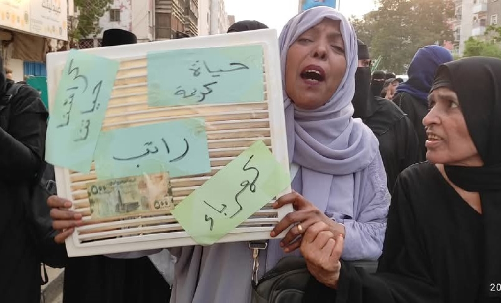 قوات الانتقالي تقمع تظاهرة نسائية في عدن وتعتقل ناشطات شاركن في الدعوة للتظاهرة