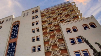 المودعون سيدفعون الثمن.. العزلة الدولية تضرب بنك اليمن الدولي وتُربك النظام المالي بصنعاء