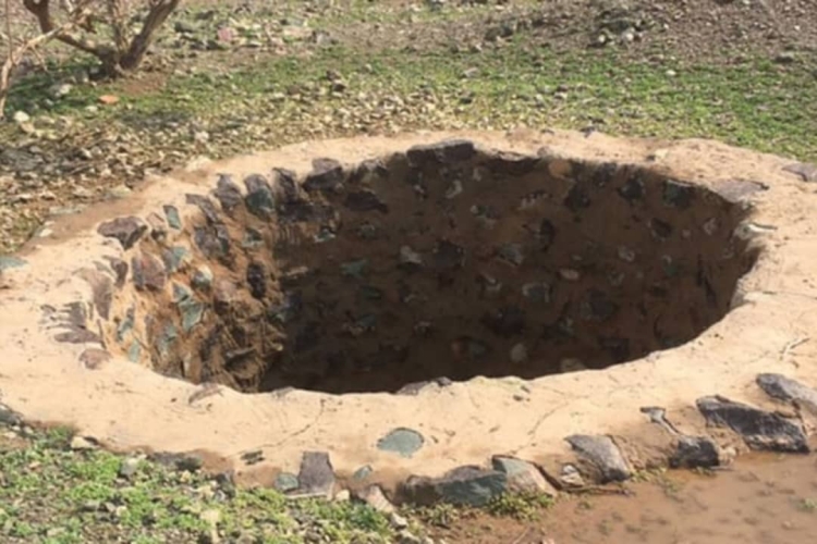 تعز.. وفاة شاب وطفل إثر سقوطهم في بئر