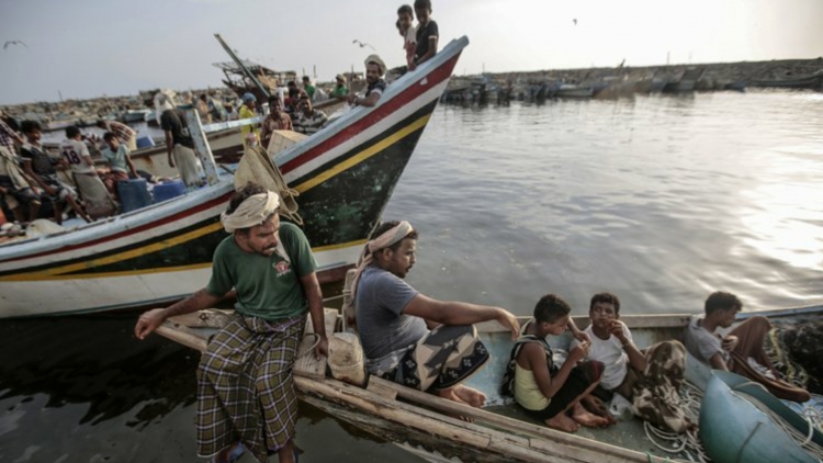 العثور على جثث سبعة صيادين يمنيين بعد 3 أيام من فقدان قاربهم