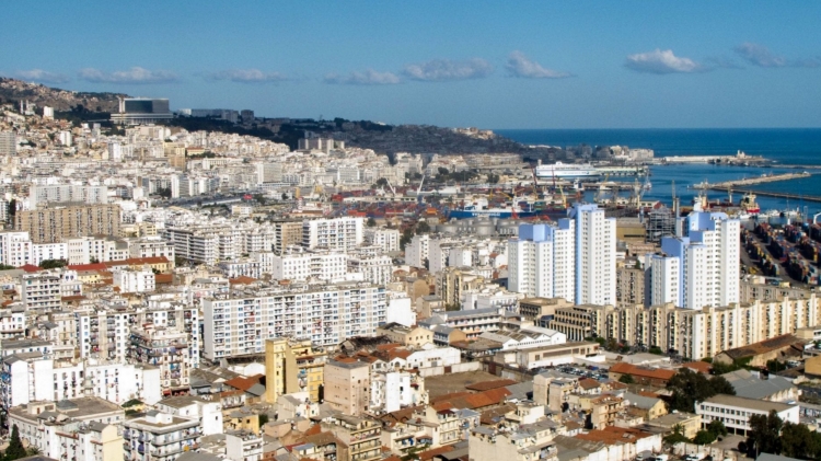الجزائر تخلي سبيل يمنيين دخلوا أراضيها بطريقة غير مشروعة