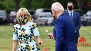 شاهد: الرئيس بايدن يفاجئ زوجته ويهديها وردة بيضاء قبل صعودهما الطائرة