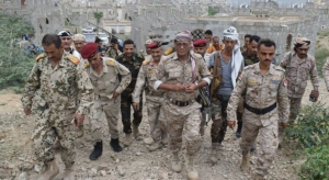 قيادة محور ومحافظة تعز تتفقد قوات الجيش بالجبهات في أول أيام العيد