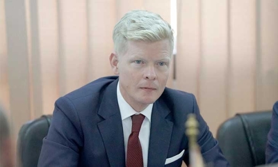 غروندبرغ يختتم زيارة إلى مسقط لبحث دفع مسار السلام وملف المحتجزين