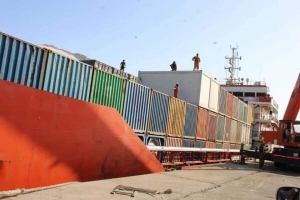 قوات الإنتقالي تجبر سفينة مشتقات نفطية على مغادرة ميناء سقطرى