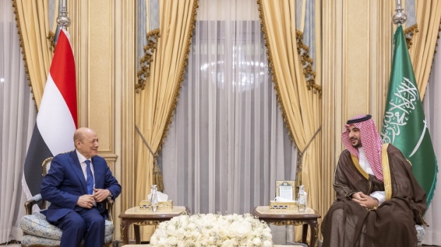 وزير الدفاع السعودي يدعو الانتقالي إلى سحب قواته من حضرموت والمهرة وتسليمها سلميًا لقوات درع الوطن