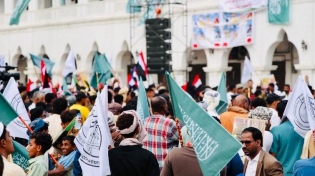 حضرموت تشهد وقفة جماهيرية حاشدة للتنديد بالهجمات الإيرانية على السعودية والدول العربية