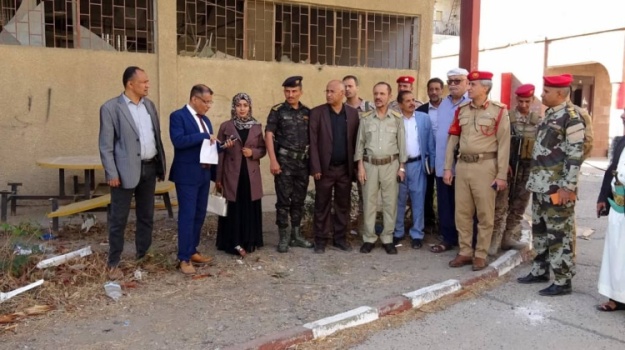 اللجنة الرئاسية في تعز تسلّم “المعهد الفني” لبدء ترميمه وتأهيله بعد إخلائه من الشرطة العسكرية