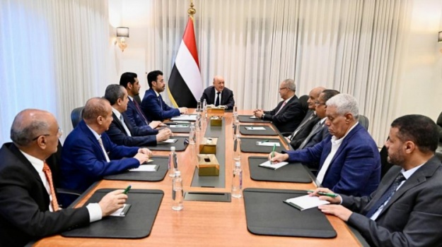 الرئيس رشاد العليمي يحث القوى السياسية إلى قيادة معركة استعادة الدولة وتعزيز وحدة الصف الداخلي