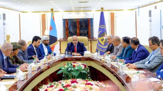 عقب لقاء جمعه بوفد سعودي-إماراتي.. الزبيدي يؤكد مضي المجلس الانتقالي في مشروع "دولة الجنوب"