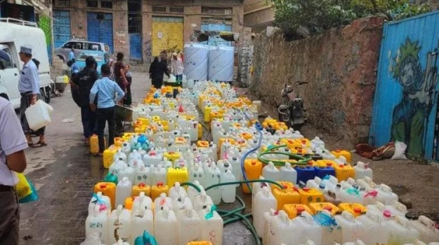 مدينة تعز تختنق عطشاً تحت الحصار والدسائس