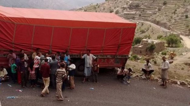 وفاة طفلين بسبب انقلاب ناقلة جنوب تعز