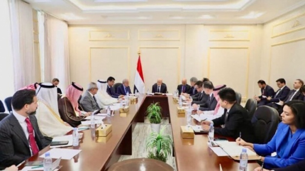 الرئيس العليمي لسفراء الدول الراعية: رحلات الحرس الإيراني إلى صنعاء انتهاك لسيادة اليمن وتحدٍ لقرارات مجلس الأمن