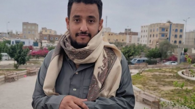 أسير محرر يصل تعز بحالة صحية متدهورة بعد ثماني سنوات في سجون الحوثيين
