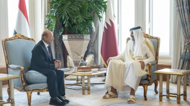 الرئيس رشاد العليمي يعزي أمير دولةقطر في وفاة والده الشيخ حمد بن خليفة