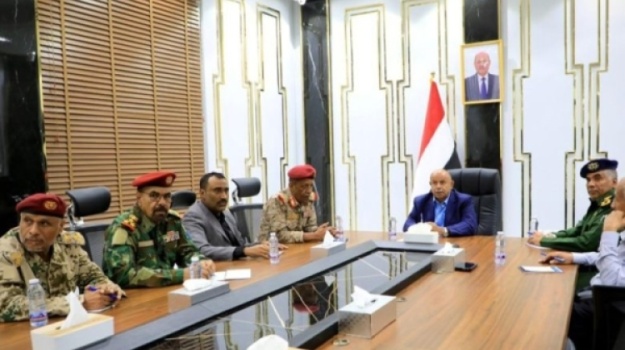 الخنبشي يترأس أول اجتماع أمني في المكلا بعد ساعات من وصوله إلى حضرموت وسط توتر متصاعد