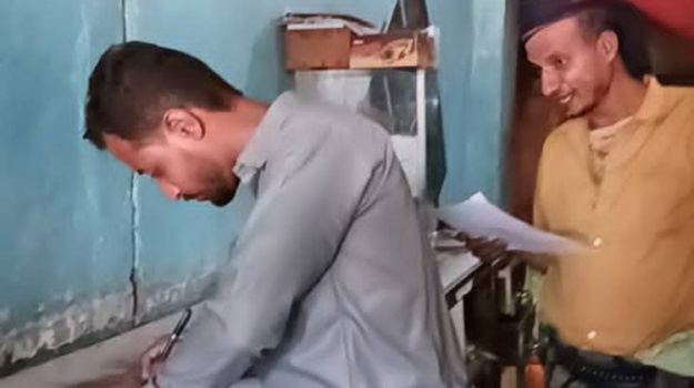 مكتب الصناعة والتجارة بتعز يضبط 4 مخابز مخالفة لبيع الروتي والرغيف خارج الأوزان المعتمدة