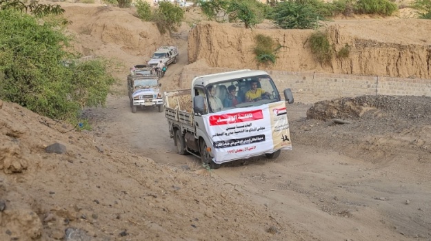 مجلس المقاومة الشعبية في المعافر بتعز يُسيّر قافلة غذائية وفاءً ودعمًا للمرابطين في جبهة الكدحة