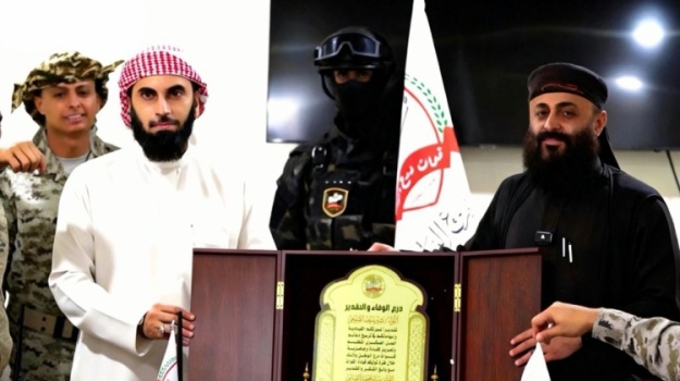 عدن: تسليم واستلام قيادة قوات درع الوطن تنفيذًا للقرار الرئاسي