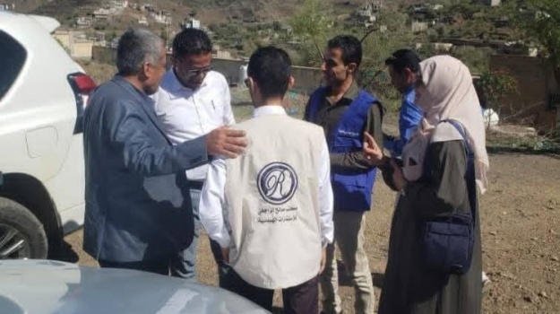 وفد من البرنامج السعودي يزور موقع إنشاء مستشفى ريفي في تعز