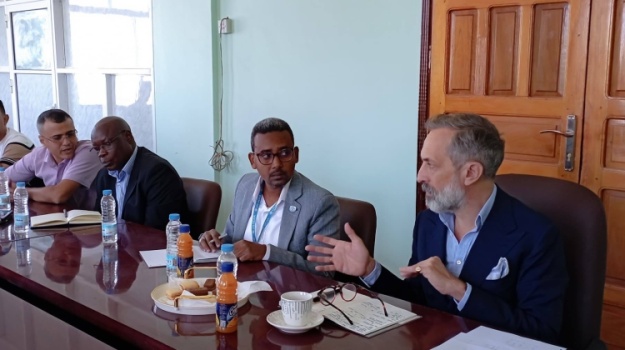 مسؤول أممي: نعمل على الانتقال من التدخلات الطارئة إلى التنمية المستدامة في تعز