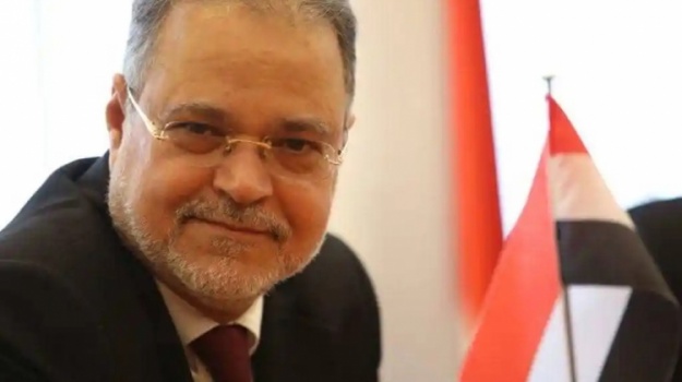 المستشار الرئاسي عبد الملك المخلافي: نتحفظ على اسم الدولة التي سمحت بعبور الطائرة الإيرانية إلى صنعاء