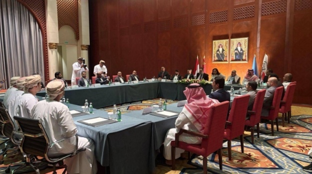 بينهم محمد قحطان.. متحدث الوفد الحكومي يؤكد توقيع اتفاقاً مع الحوثيين على الإفراج عن 2900 مختطف وأسير