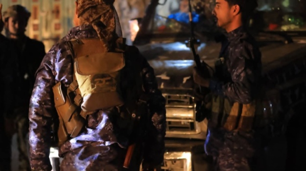 شرطة تعز تعلن ضبط مطلوب أمني متورط برمي قنبلة يدوية على منزل في مديرية جبل حبشي